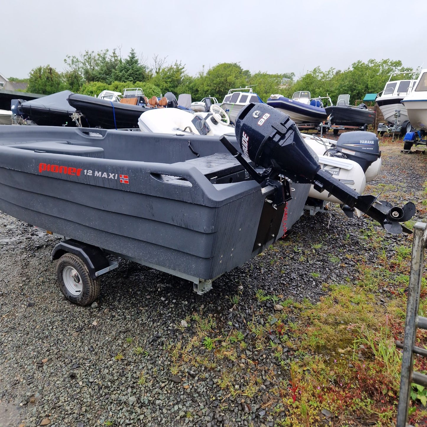 Pioner 12 Maxi (Demo) w/ Evinrude 9.8hp