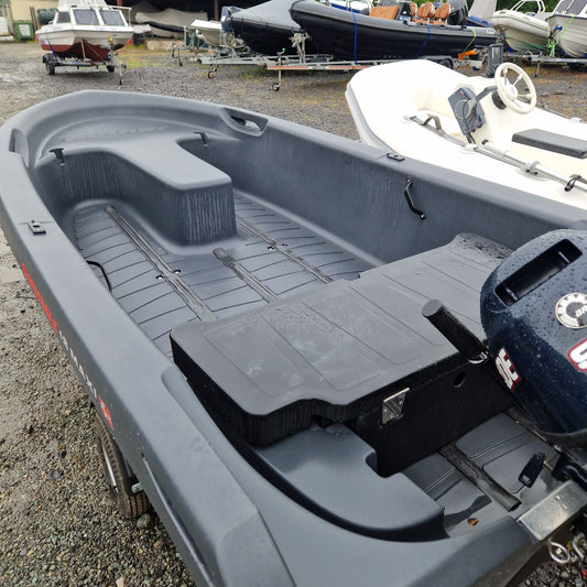 Pioner 12 Maxi (Demo) w/ Evinrude 9.8hp