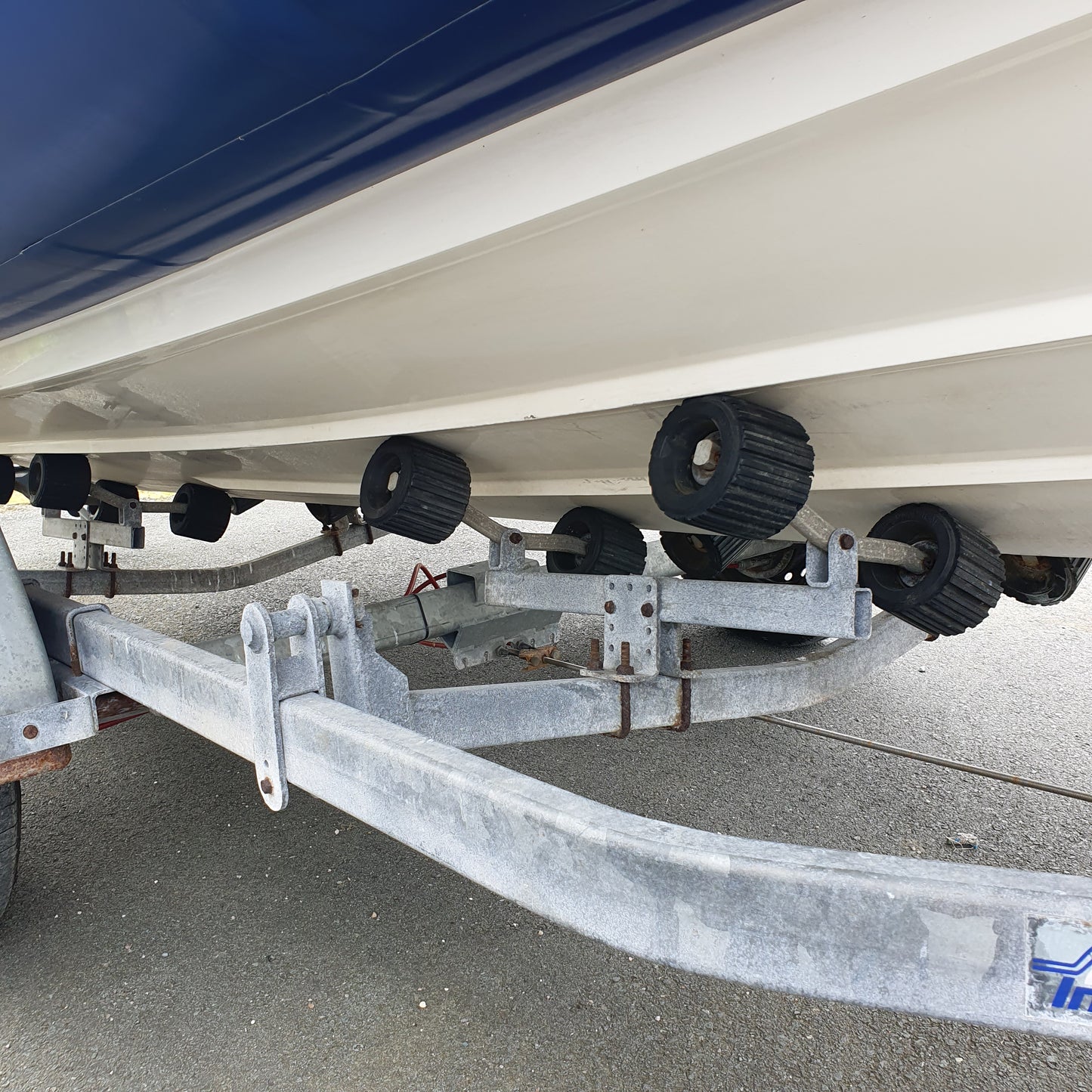 Avon Adventure 5.6 w/ Evinrude E-TEC 90hp