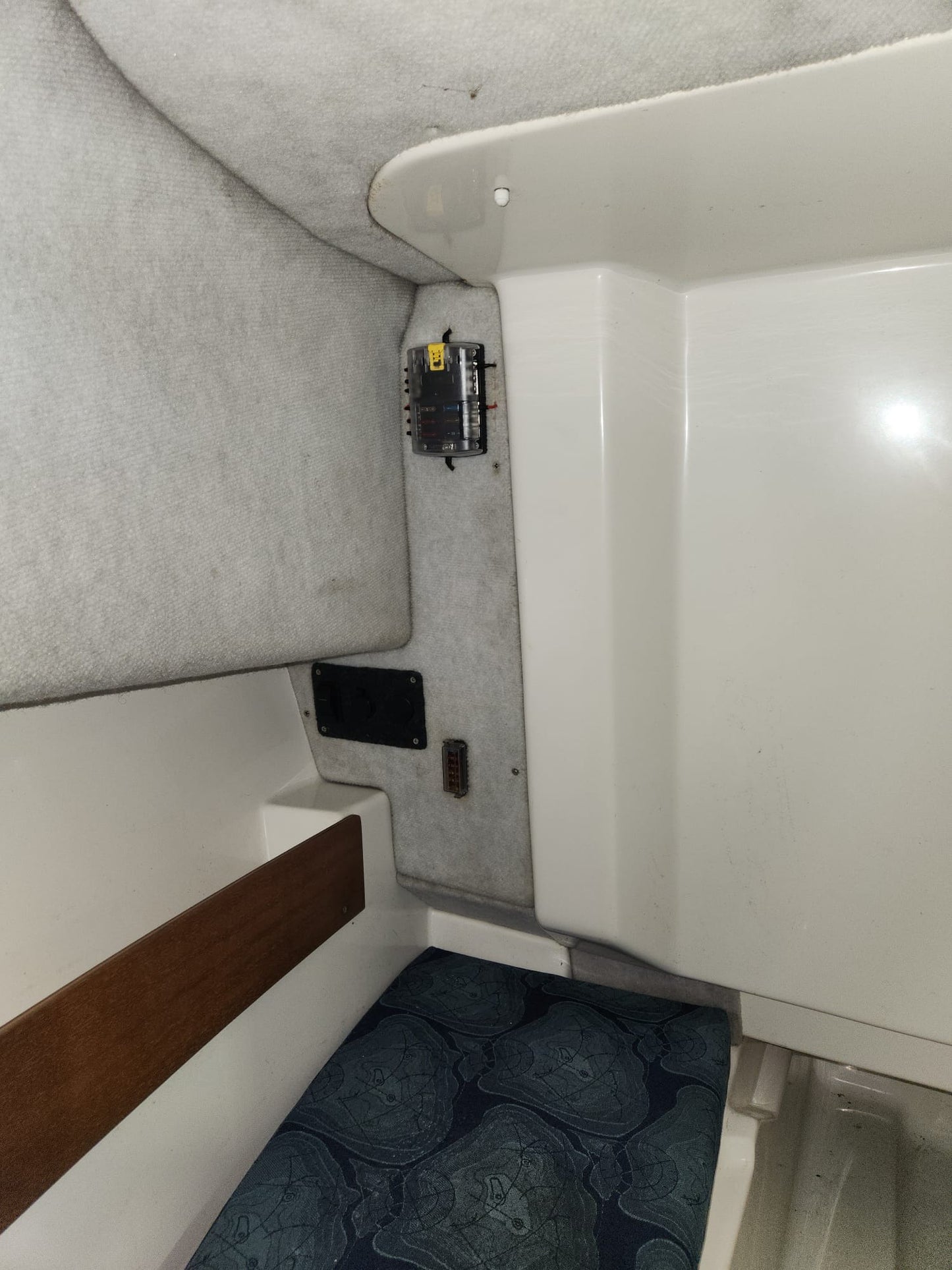 White Shark 206 Cabin w/ Yamaha 150hp