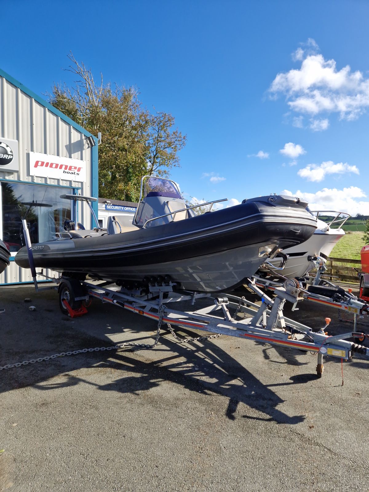 Grand Goldline G650 w/ Suzuki 175hp