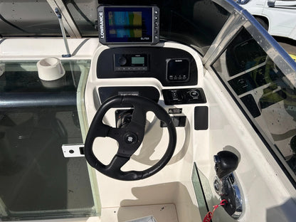 Jeanneau Leader 605 w/ Suzuki 200hp